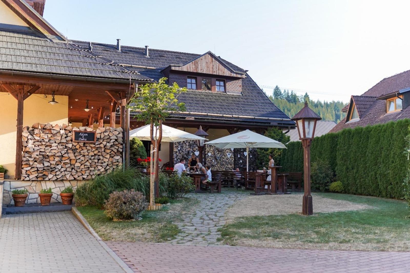 Penzion A Restaurace Stare Casy Horní Bečva Bagian luar foto