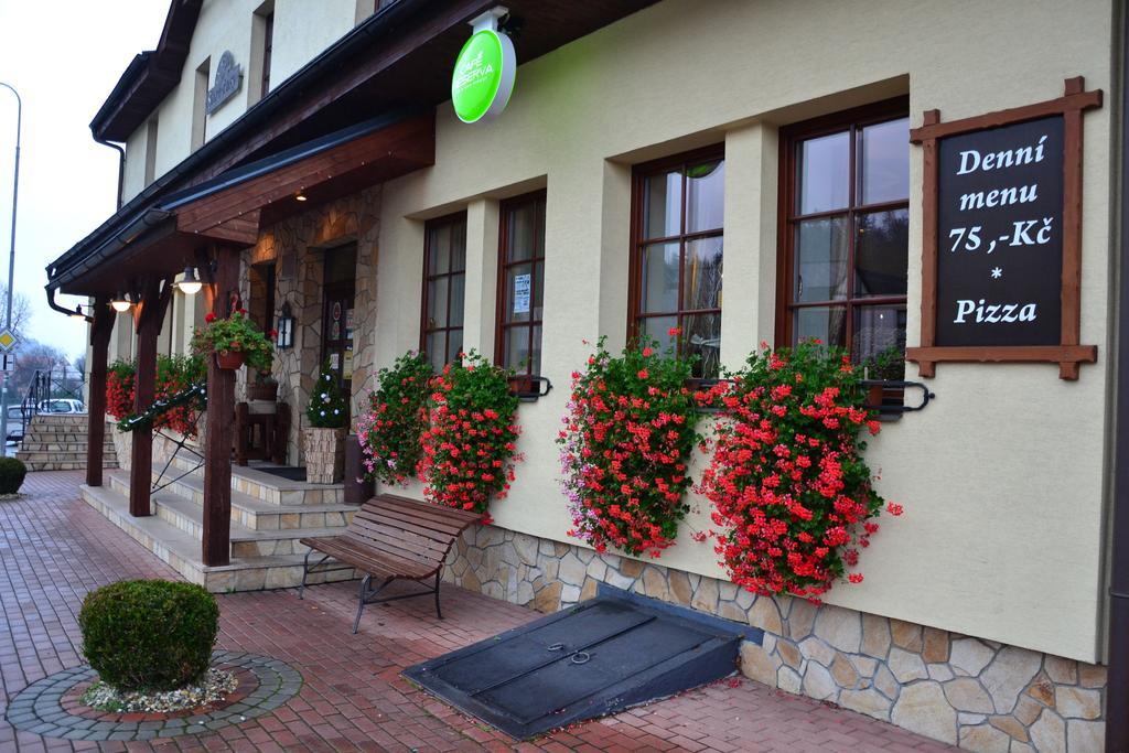 Penzion A Restaurace Stare Casy Horní Bečva Bagian luar foto