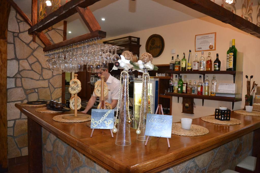 Penzion A Restaurace Stare Casy Horní Bečva Bagian luar foto